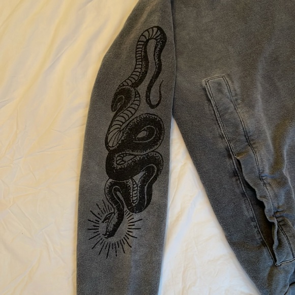 John John Distressed Crewneck - Picture 3 of 5